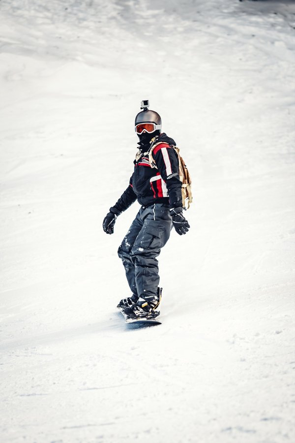 Master snowboarding at plagne centre: courses for all levels